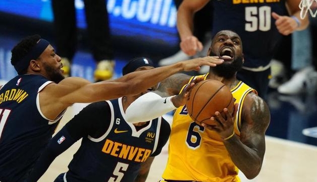 火焰对决！掘金vs湖人，NBA西部精彩赛事瞩目！