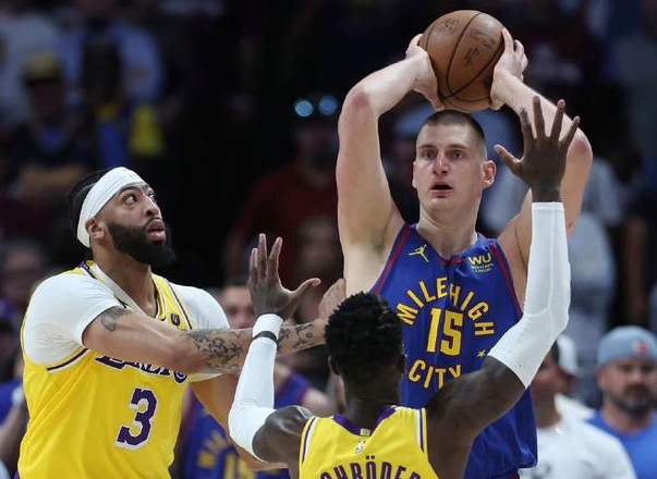 火焰对决！掘金vs湖人，NBA西部精彩赛事瞩目！