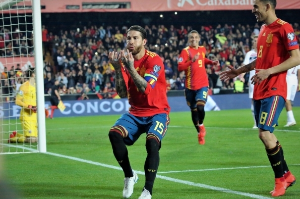 西班牙：在欧洲杯舞台上继续传承足球精神