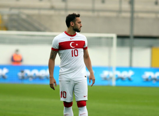 5月5日讯 土耳其国家队主帅蒙特拉称赞国米球员恰尔汗奥卢是世界最强中场。