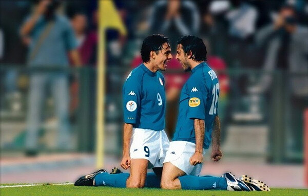 蓝衣军团：2000年欧洲杯意大利队的荣耀与坚韧