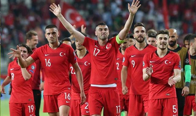 欧洲杯新星：土耳其队的阿卜杜勒克里姆-巴尔达克哲