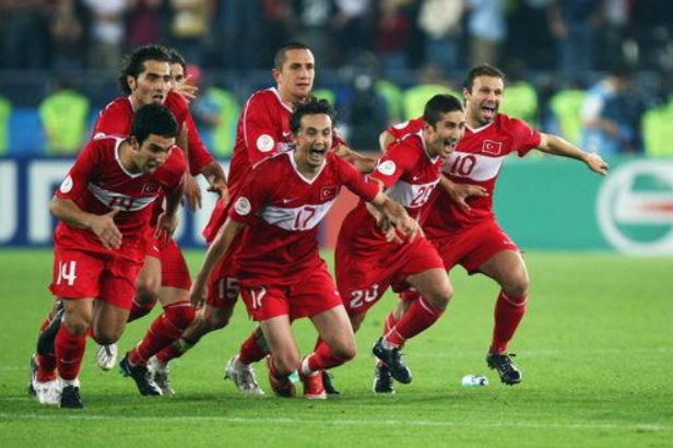 欧洲杯新星：土耳其队的阿卜杜勒克里姆-巴尔达克哲