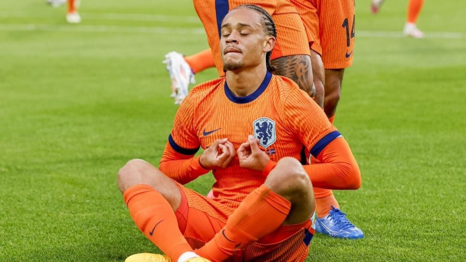 欧洲杯小组赛：荷兰新星哈维-西蒙斯表现抢眼