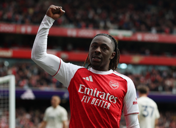 炸裂对比！麦克马纳曼暴击埃泽：70分钟贡献不敌马丁内利5分钟