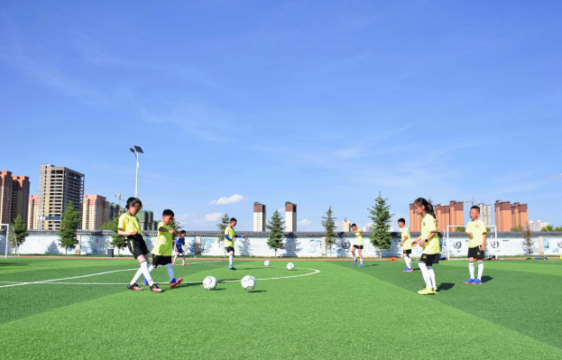 秉持求真务实态度，科学推进足球青训工作高质量发展