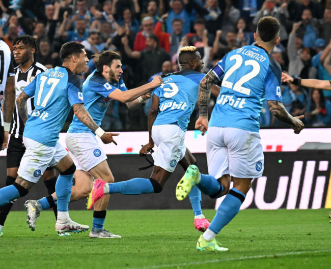 歐冠烽火中的那不勒斯：從高光到低谷的跌宕征程