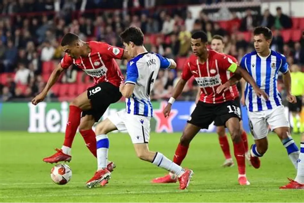 埃因霍溫：歐冠賽場刮起橙色旋風，逆襲之路震撼足壇