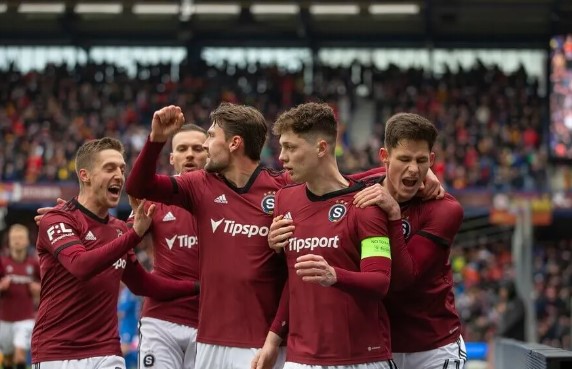 加拉塔萨雷欧冠狂飙:黑马本色尽显,逆袭之路震撼足坛