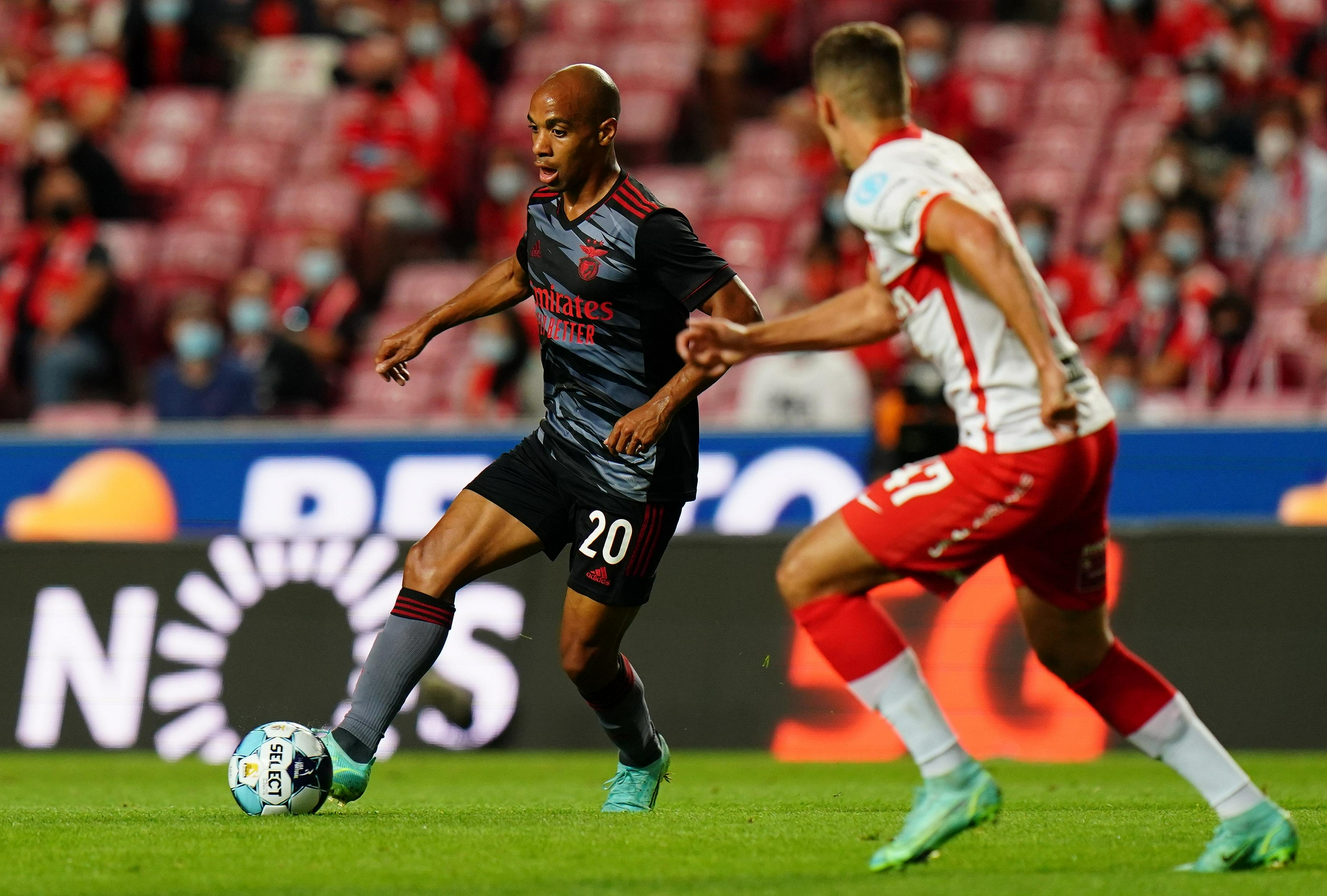 本菲卡欧冠征途：绝境中寻生机，逆风处展锋芒