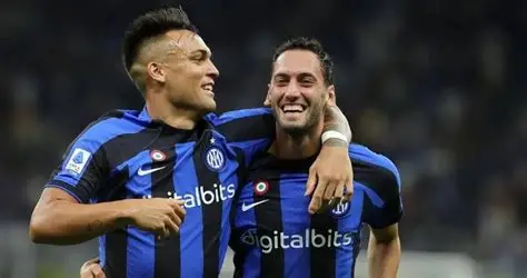 藍黑軍團的歐冠逐夢：榮耀與挑戰(zhàn)的交響曲